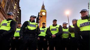 الشرطة البريطانية ألقت القبض على المتهم بعد مشاهدة شريط الفيديو