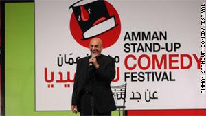 نبيل صوالحة خلال مشاركته في مهرجان عمّان لعروض الكوميديا