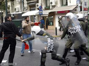 مواجهات بين الشرطة اليونانية ومحتجون بأثينا