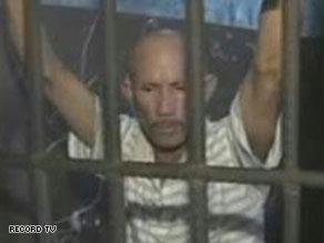 بيريرا يقف خلف القضبان