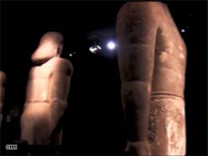 تماثيل عملاقة عرضت في المتحف ضمن الآثار السعودية