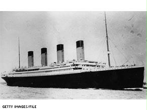 غرقت سفينة تايتانيك يوم 15 أبريل/نيسان 1912