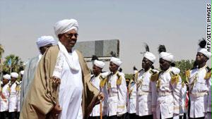 اصدرت المحكمة الجنائية الدولية مذكرة اعتقال بحق الرئيس السوداني بتهم ارتكاب جرائم حرب في دارفور