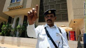 الشرطة المصرية اعتقلت المتهم بالتجسس بعد عودته من الخارج