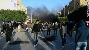 شبان غاضبون يحتجون على سوء أوضاعهم المعيشية بتونس