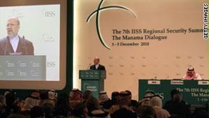 وزير خارجية إيران منوشهر متكي يلقي خطابه أمام ''حوار المنامة''