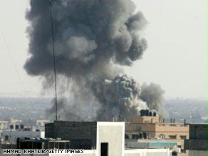 القصف الإسرائيلي استهدف ورشة للحدادة وأنفاقا على الشريط الحدودي مع مصر.