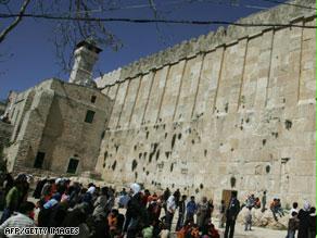 إسرائيل شددت الإجراءات الأمنية حول الحرم الإبراهيمي