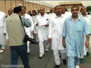 عدد ممن أفرجت عنهم السلطات الليبية الثلاثاء