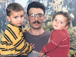 اللبناني سباط مع أبنائه