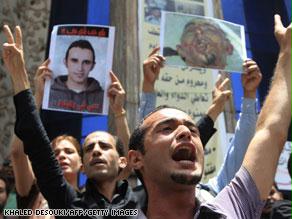 متظاهرون يتهمون عناصر الأمن بقتل خالد