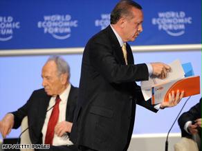 أردوغان ينسحب من منتدى دافوس بعد جدل حاد مع الرئيس الإسرائيلي ومدير الندوة في المنتدى