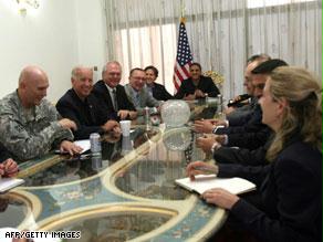 بايدن اجتمع بالقيادات الأمريكية في العراق