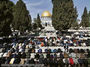عشرات الآلاف من الفلسطينيين يعتزمون أداء صلاة الجمعة الأولى من رمضان في المسجد الأقصى