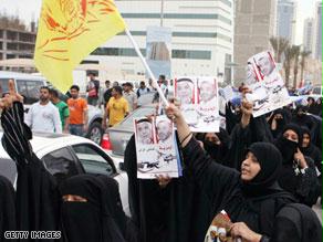 نساء من الشيعة في البحرين يتظاهرن للإفراج عن سجين