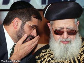 الزعيم الروحي لحزب شاس الإسرائيلي، شريك حزب الليكود في الحكم