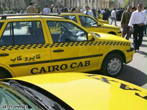 مجموعة من سيارات الأجرة في القاهرة