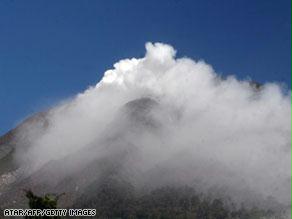سحابة الدخان الناجمة عن البركان امتدت لارتفاع أكثر من ميل في الهواء