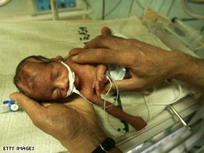 طفل سادس توفي في مستشفى روماني إثر حريق بقسم الأطفال الخدج