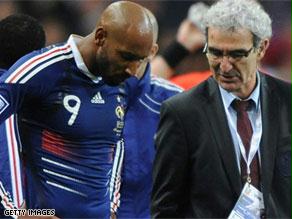 اللاعب الفرنسي أنيلكا برفقة المدرب دومينيك
