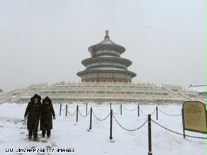 الثلوج تسببت في توقف مختلف وسائل النقل في بكين