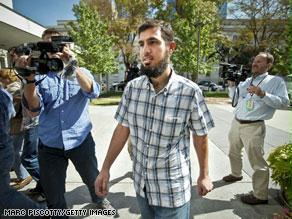 نجيب الله زازي في طريقه للمثول أمام لجنة تحقيق في كولورادو