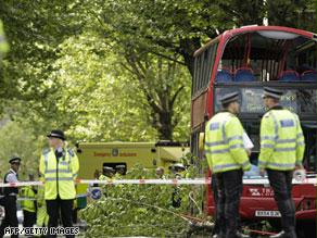 شرطة بريطانية تحقق بحادثة حافلة