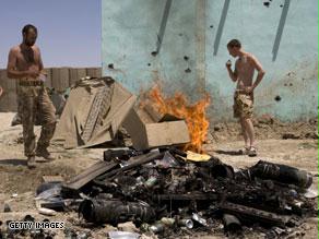 الجنود يضطرون لحرق النفايات لأسباب ميدانية أحياناً