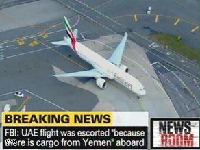 الطائرة الإماراتية لحظة وصولها إلى مطار جون كينيدي