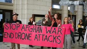 متظاهرون يطالبون بوقف الغارات التي تشنها طائرات أمريكية بدون طيار داخل الأراضي الباكستانية