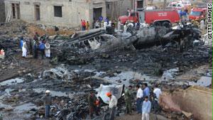 12 قتيلا حتى الآن جراء تحطم طائرة الشحن فوق كراتشي