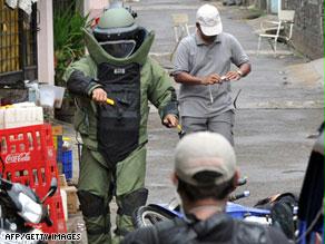 شرطي إندونيسي من فرقة مكافحة الإرهاب