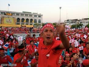 ذوو ''القمصان الحمراء'' يطالبون بحل البرلمان