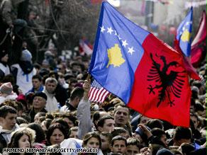 ألبان كوسوفو يحتفلون بالاستقلال عن صربيا