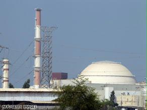 بدأت إيران السبت ضخ الوقود في مفاعل بوشهر