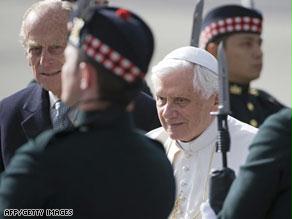 البابا بندكتس في أول زيارة له لبريطانيا