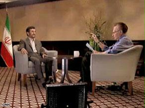 أحمدي نجاد خلال المقابلة مع لاري كينغ