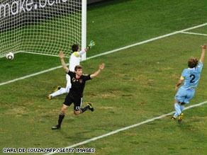 مولر يسجل أول أهداف ألمانيا بمرمى أوروغواي