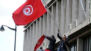 اطلقت انتفاضة تونس تحركات شعبية واسعة تدعو للتغييرات