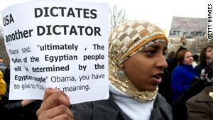 مصرية تحتج على دعم أمريكا لمبارك