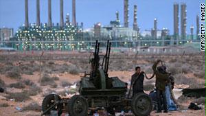 موانئ النفط في ليبيا.. مرة بيد الثوار ومرة بيد القوات الحكومية