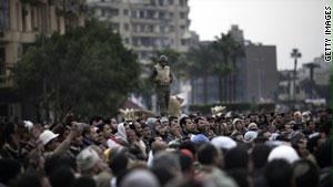 الاحتجاجات الشعبية متواصلة وحتى رحيل مبارك، كما يقول محتجون