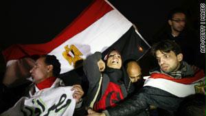 انتعشت مبيعات العلم المصري بسبب الشعور الوطني واستمرار المظاهرات