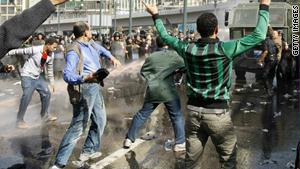 وقعت إصابات بين المتظاهرين وقوات الأمن في ميدان التحرير