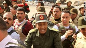 طنطاوي يطالب الحكومة بمواجهات محاولات العبث بأمن مصر