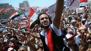 معتصمو التحرير يتشاورون حول فض الاعتصام قبل حلول رمضان