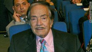 كمال الشناوي عند تكريمه في العام 2006