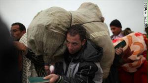 آلاف العمال الأجانب اضطروا للفرار من ليبيا
