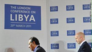 ناقش مؤتمر لندن تصعيد الضغوط على القذافي