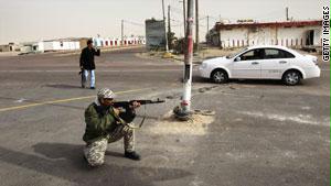 المواجهات بين معارضي وأنصار القذافي تمتد إلى طرابلس